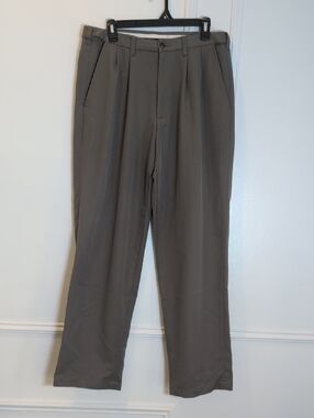 Haggar Men's Pleated Dress Pants in Olive